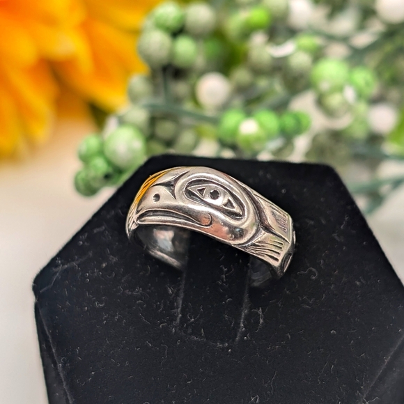 🦅First Nation carved diamond eye eagle band ring. - Picture 3 of 5